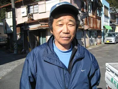 郁義丸の船と店の写真