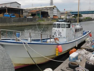 釣り船 武蔵の船と店の写真