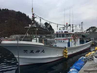第八荒神丸の船と店の写真