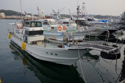 亜海丸の船と店の写真