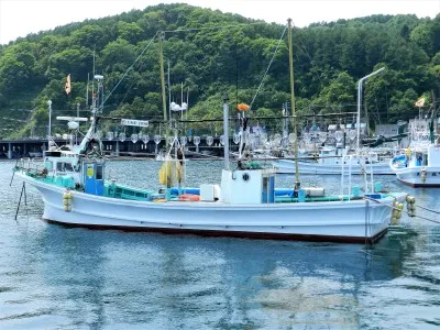 第八 宝勝丸の船と店の写真