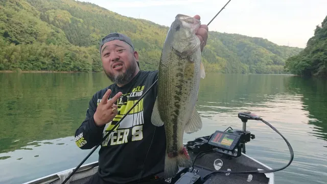 BLACKBASSTAR