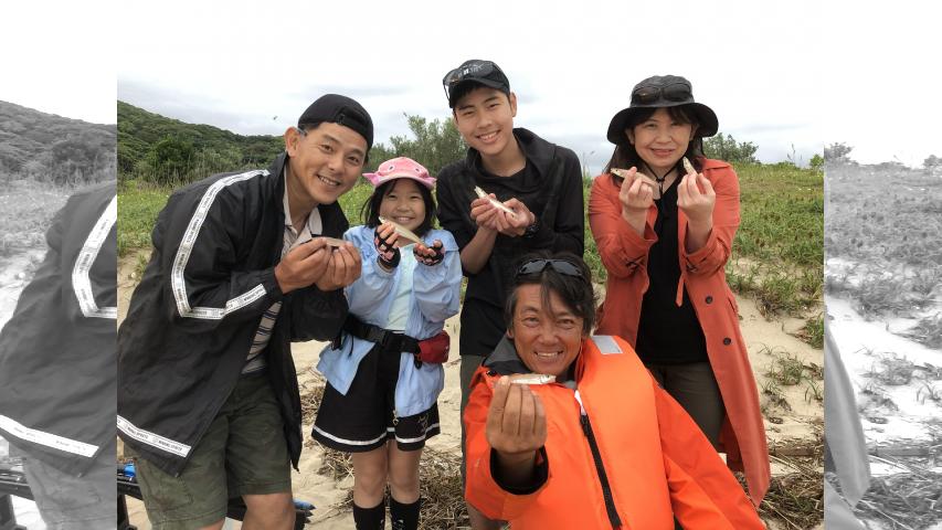 高橋哲也の釣り、行きませんか？ 4 釣具屋さんの入り口付近にある道具を持って！ 4