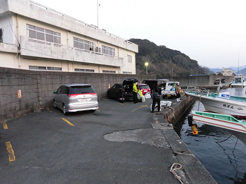 壁に『敬昇丸』と書かれた場所に駐車する