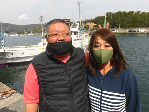 肥田能研船長と女将の朋子さん