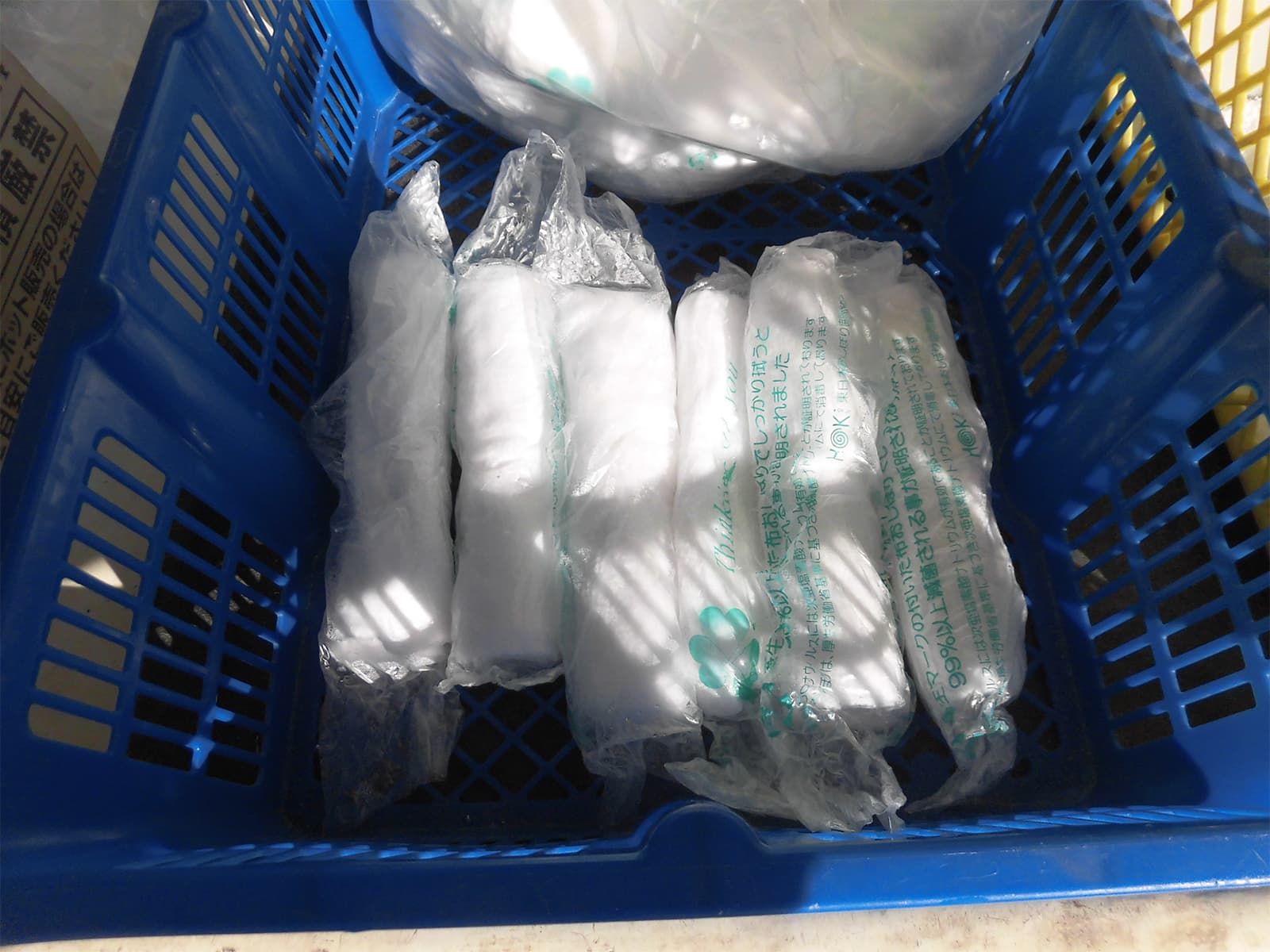 用意されたおしぼりで手拭き