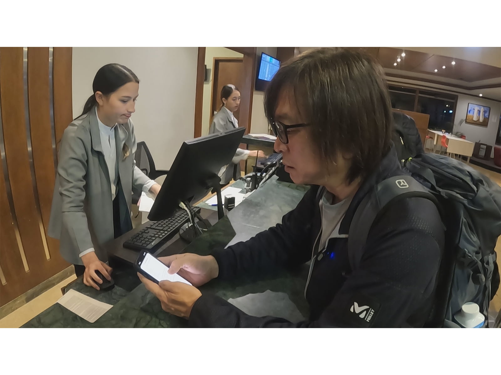 トラブルがつきものである海外遠征。ほとんど英語を喋れない赤塚さんだが、持ち前の人間力で解決していく