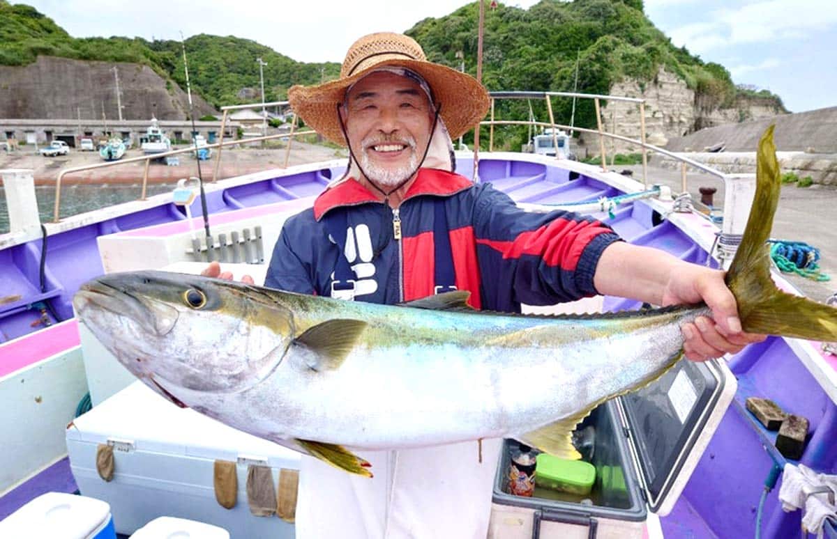 御宿沖で大型マダイ＆ヒラマサ狙い！伝統釣法カモシ釣りで絶好調