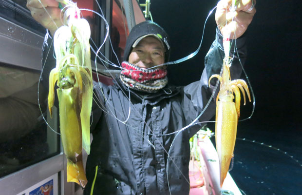 駿河湾 沼津静浦沖でムギイカの夜釣り爆釣 釣りビジョン マガジン 釣りビジョン