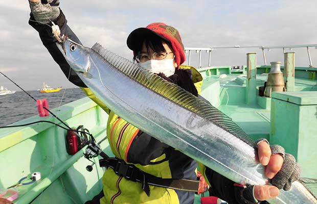 神奈川県 八景発 東京湾のタチウオ 数 型 食味と魅力全開 釣りビジョン マガジン 釣りビジョン