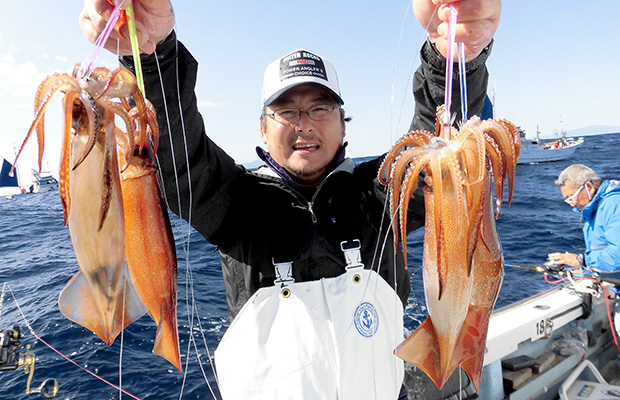 東京湾口でスルメイカ絶好調 イカ暖簾 満開で船上は春爛漫 釣りビジョン マガジン 釣りビジョン