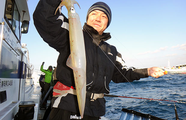 駿河湾 石花海のヤリイカ 大型中心に本格化 釣りビジョン マガジン 釣りビジョン