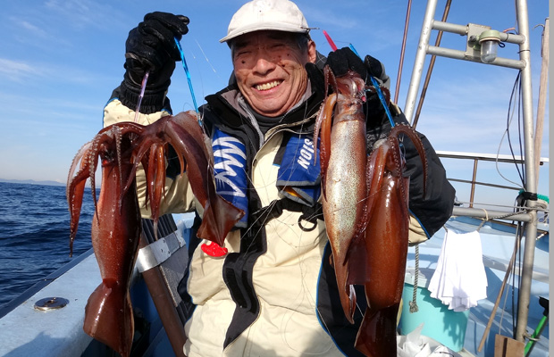 千葉県 勝浦沖で狙う 極上 寒サバ とスルメイカリレー オフショアマガジン 釣りビジョン