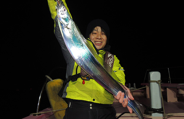 新型テンヤ で静岡県 沼津沖 ドラゴン 級タチウオを狙う オフショアマガジン 釣りビジョン