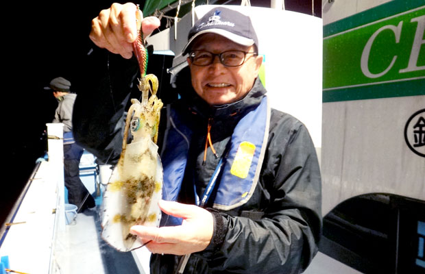 千葉県 勝山沖 餌木シャクリ で狙うアオリイカ オフショアマガジン 釣りビジョン