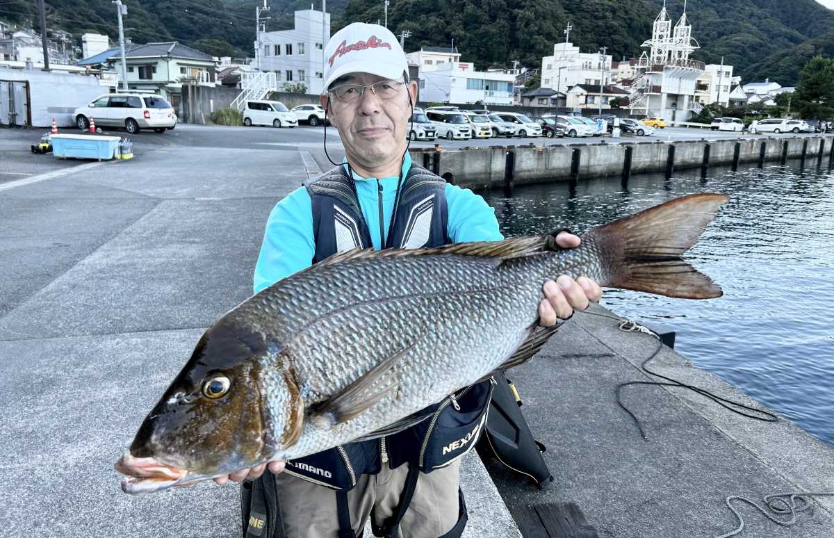 モンスターハンティング】真夏の磯で75cmの大型魚と格闘 | 釣り