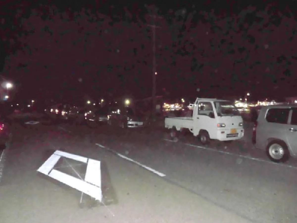 防波堤の手前に駐車