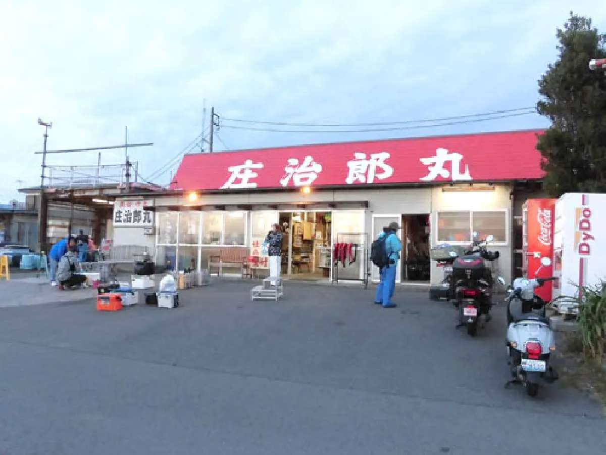 『庄治郎丸』は赤い屋根が目印