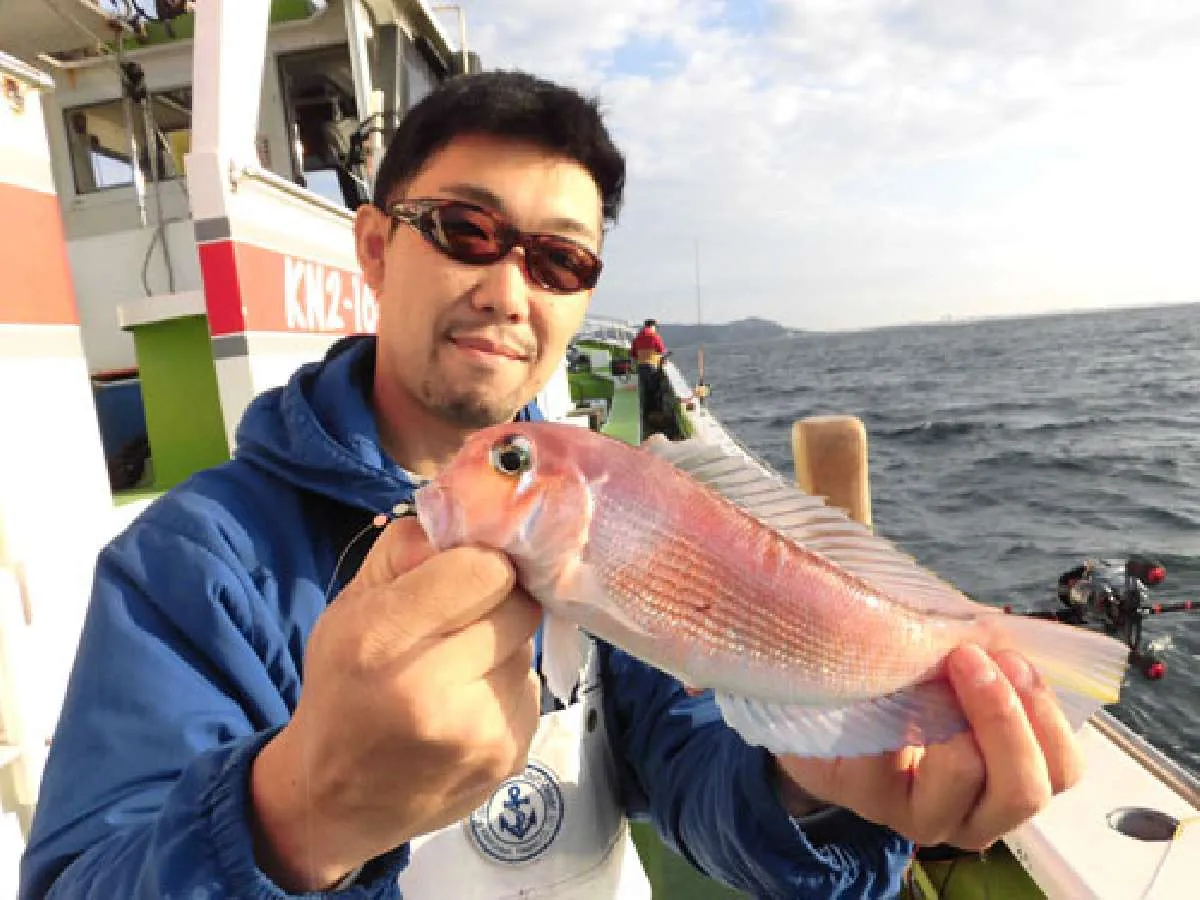 船中1匹目、ロコアングラーの竹内さん