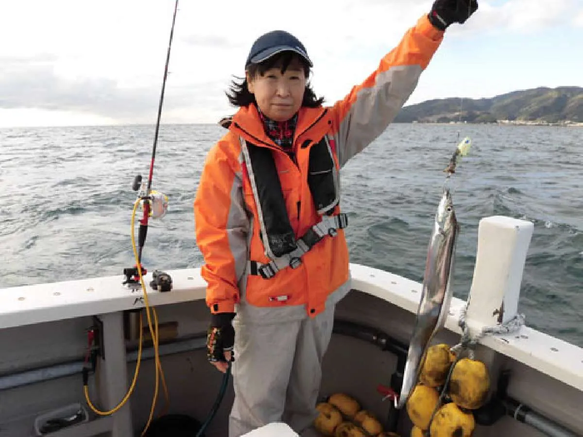 タチウオの歯に気を付けながら1匹、1匹確実に釣っていた！