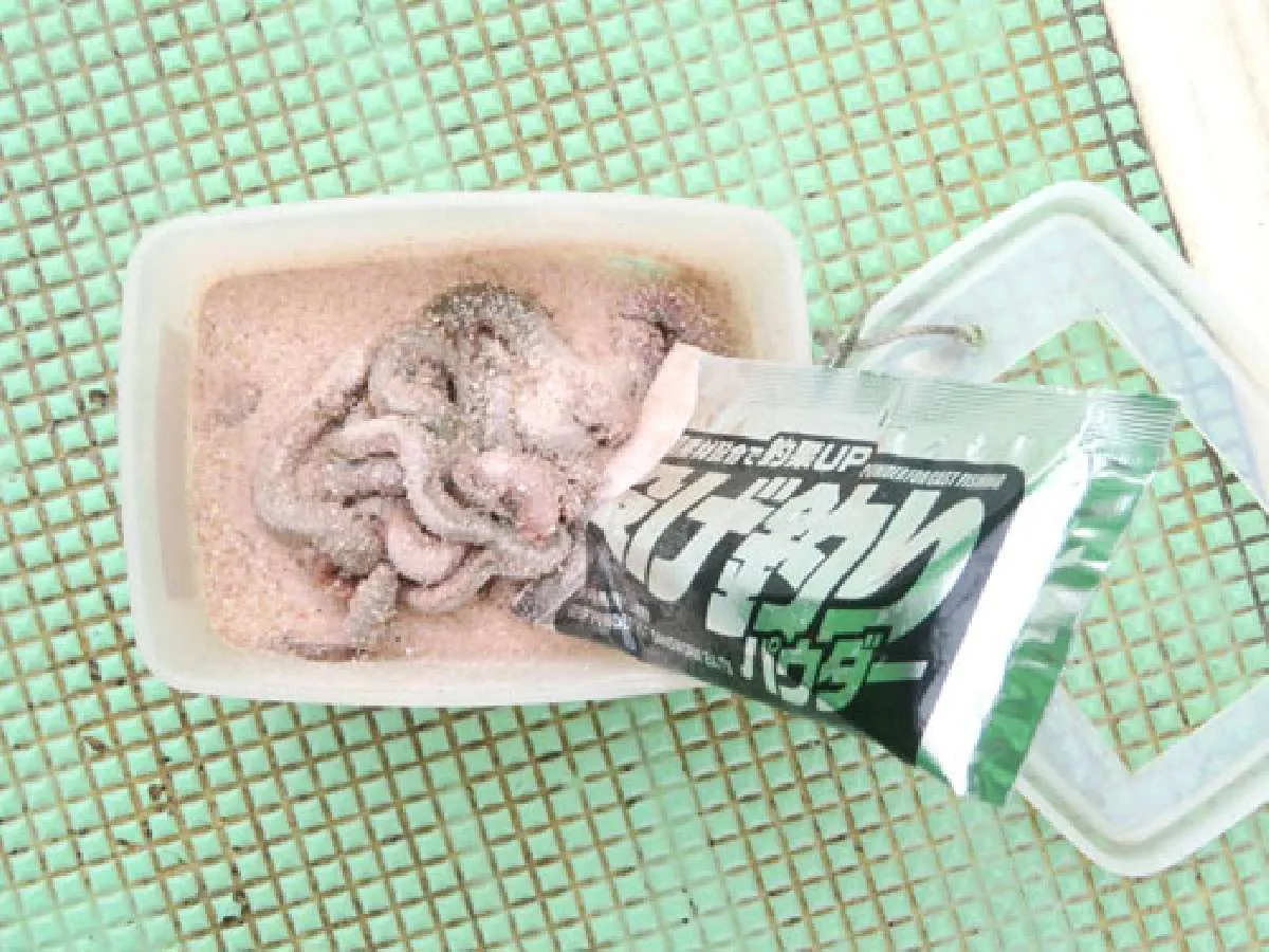 手が悴んで餌が付け辛い時には滑り止めが有効
