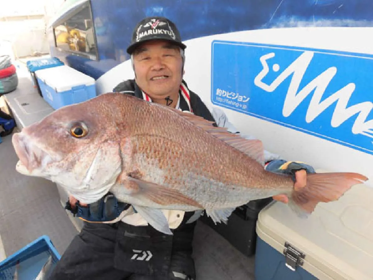 この日最大の75cm、5.5kgの大ダイ！見事、左舷胴の間の菊地さんがゲット