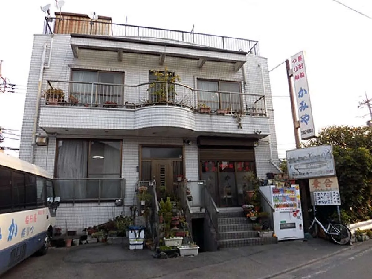 『かみや』の看板が目印の船宿