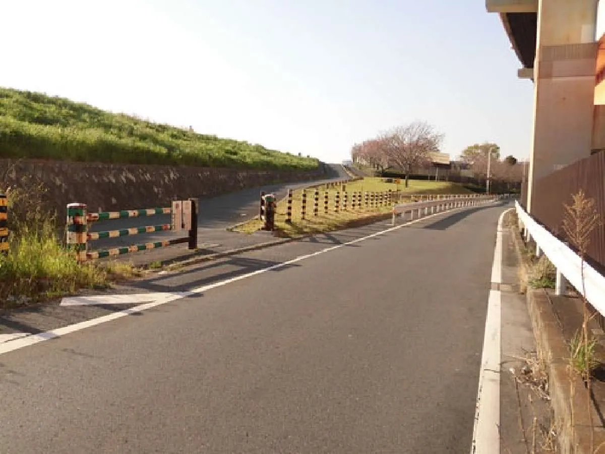 このゲートが河川敷への入り口