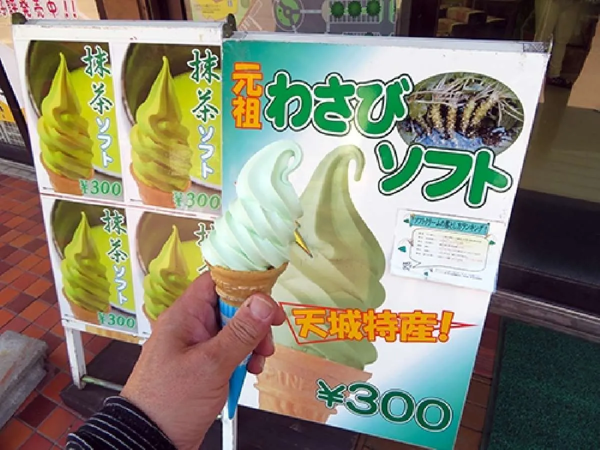 当地名物のアイスクリームで一服。安全運転で帰路に着いた