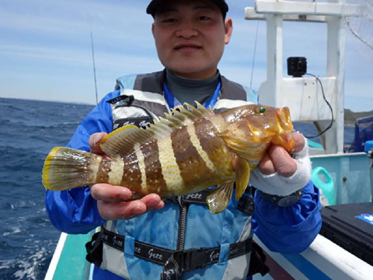 高級魚アオハタをゲットしたベトナムからの留学生グェンさん