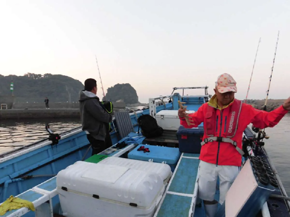 まずはイカ釣りの仕度から