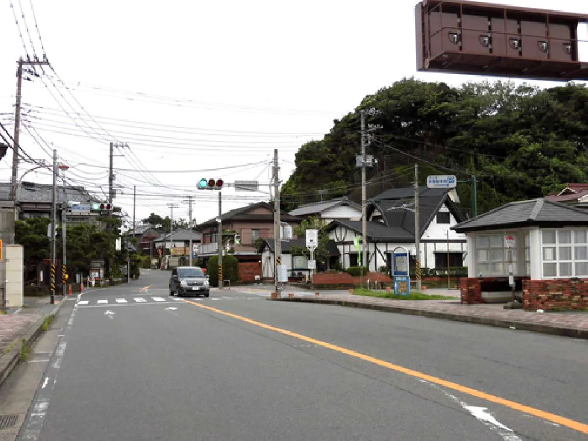 あぶずり港入り口の交差点を右折