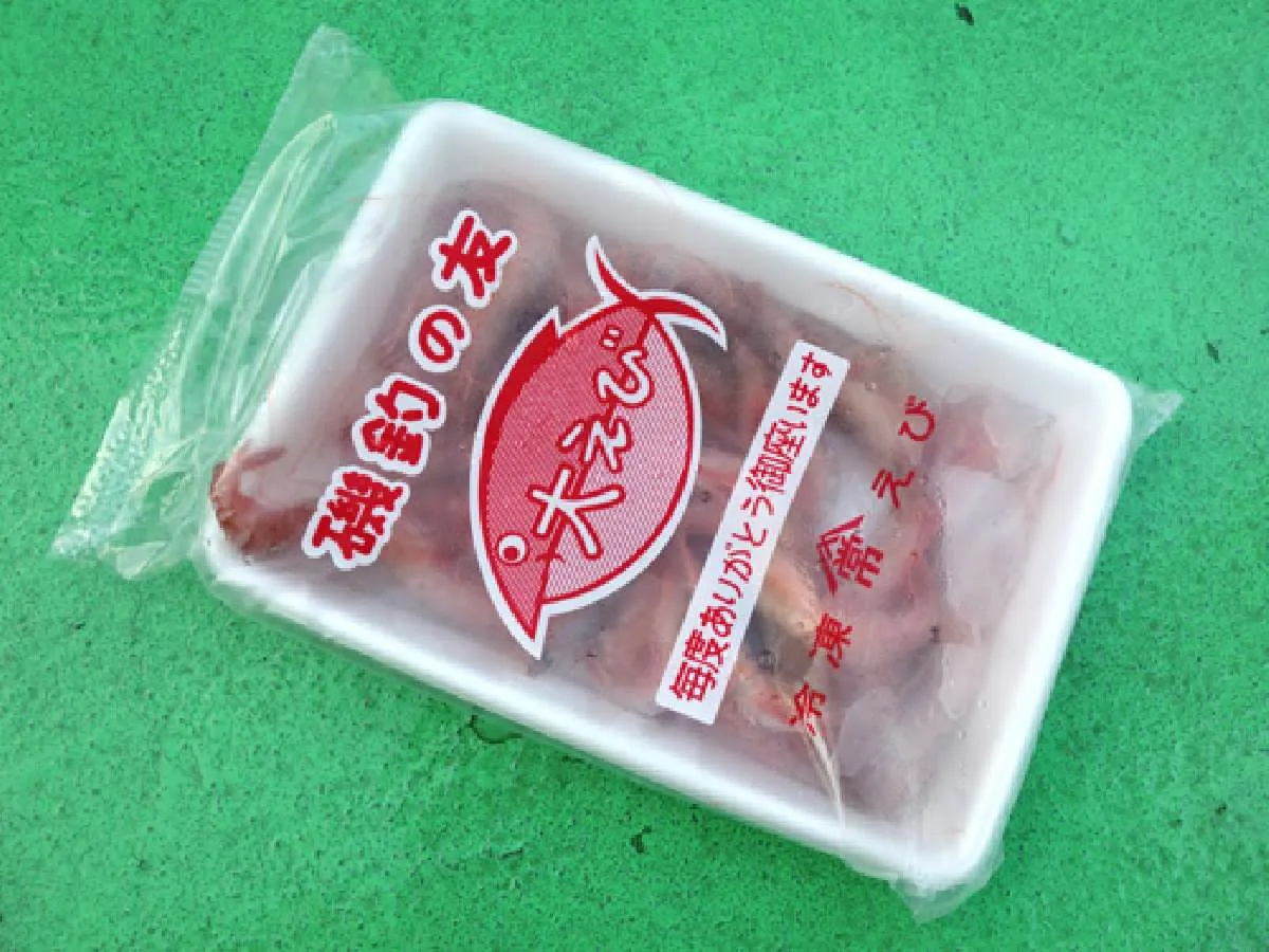 餌は冷凍エビ、ポイント到着までに溶かして準備