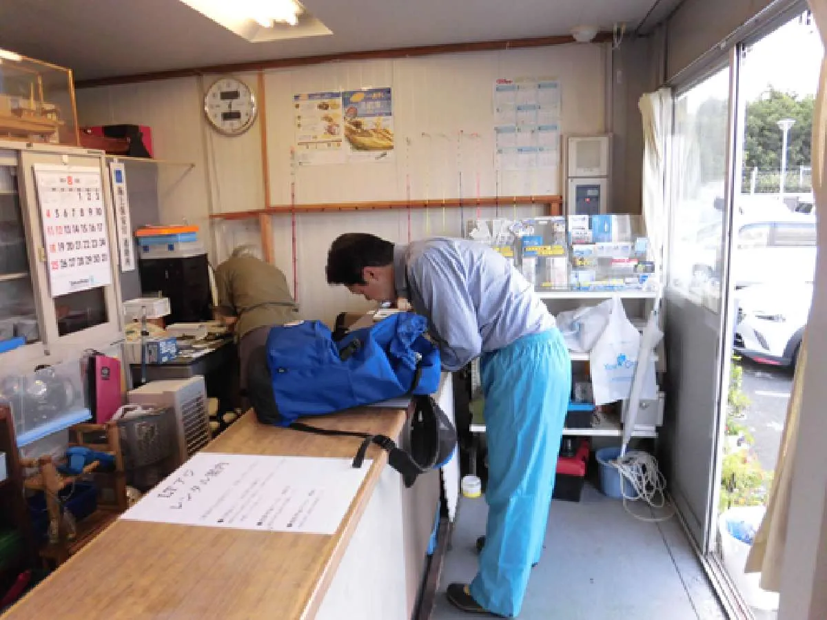 受付で支払い＆乗船名簿記入