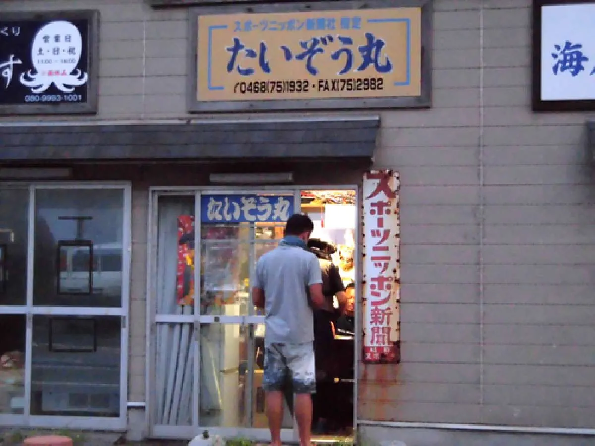 窓口が開いたら乗船料の支払いを