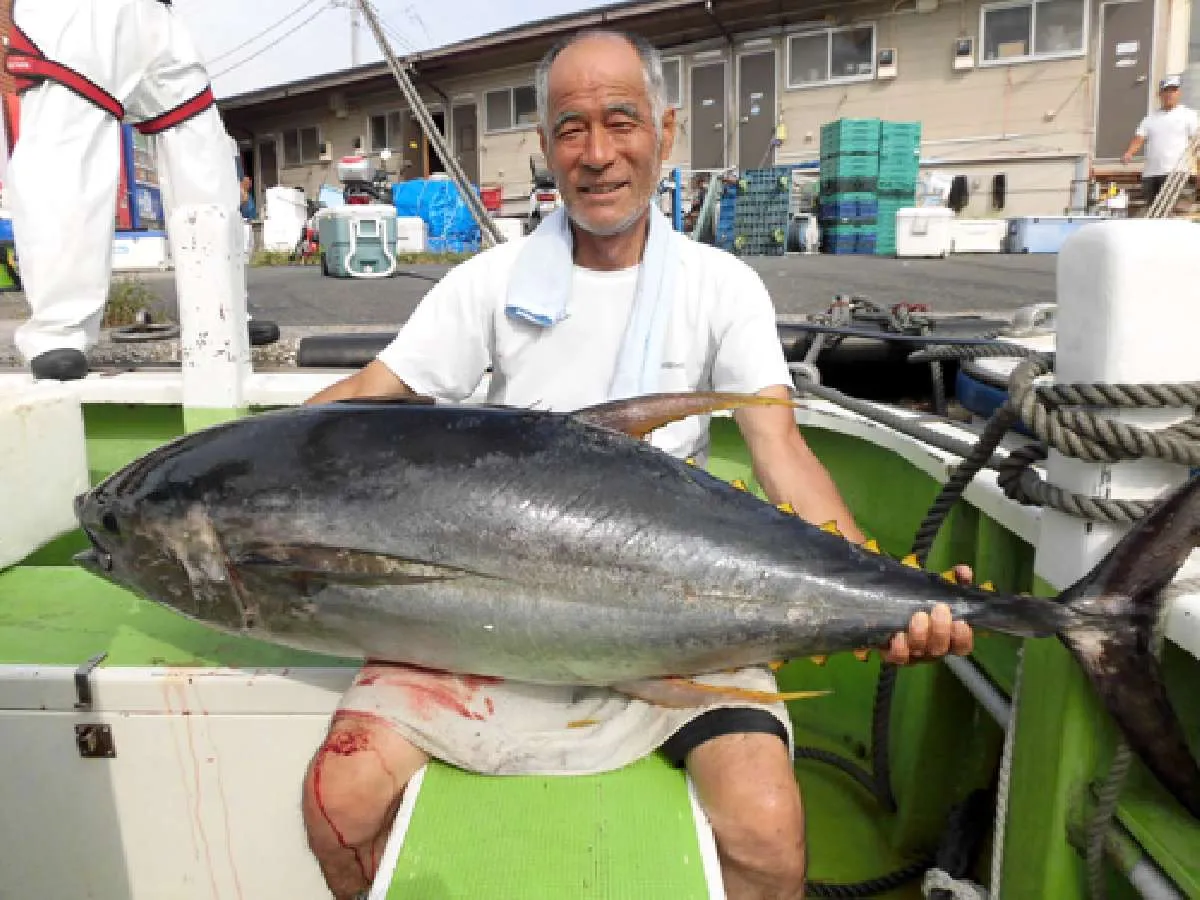 キハダマグロの竿頭は40.3kgの望月さん