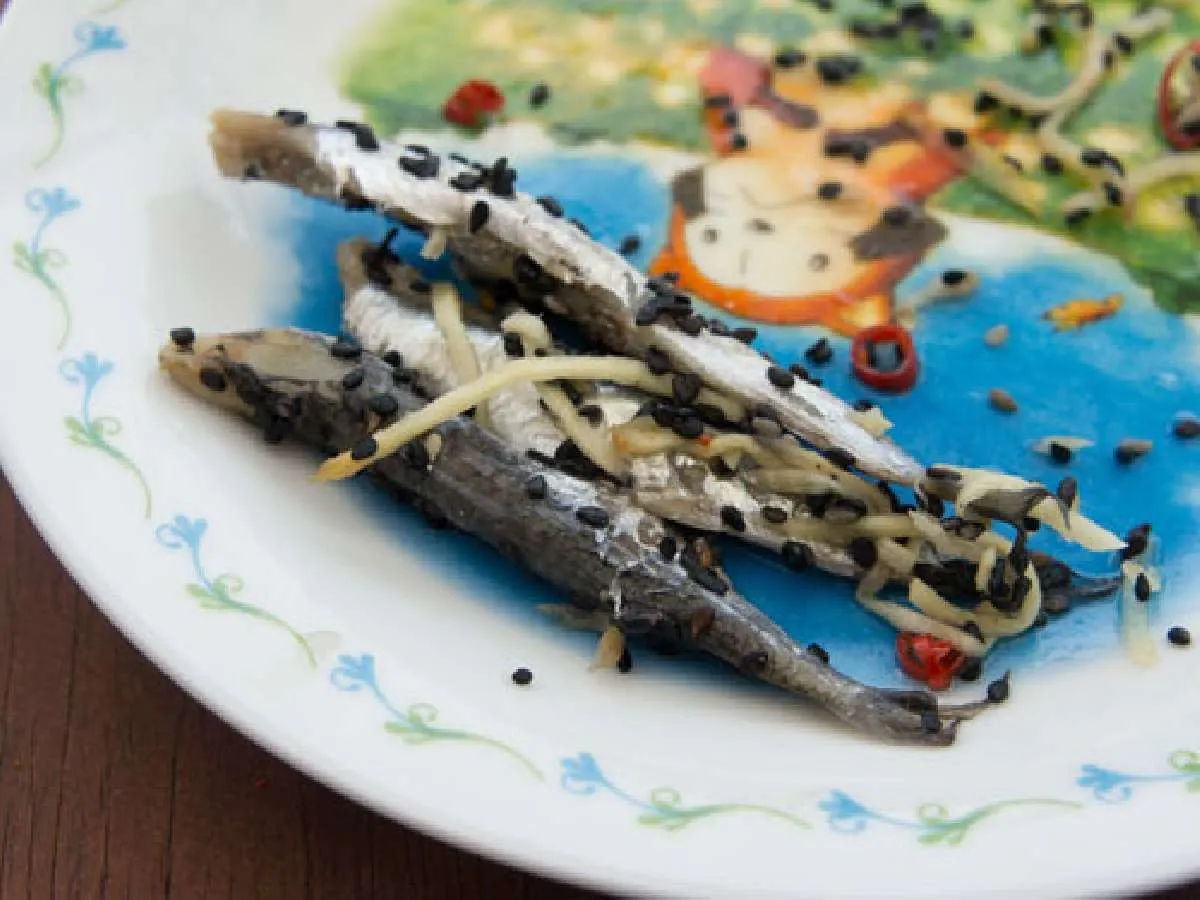 片貝と言えばイワシ料理。イワシの胡麻漬けも最高、さっぱりとした味付け