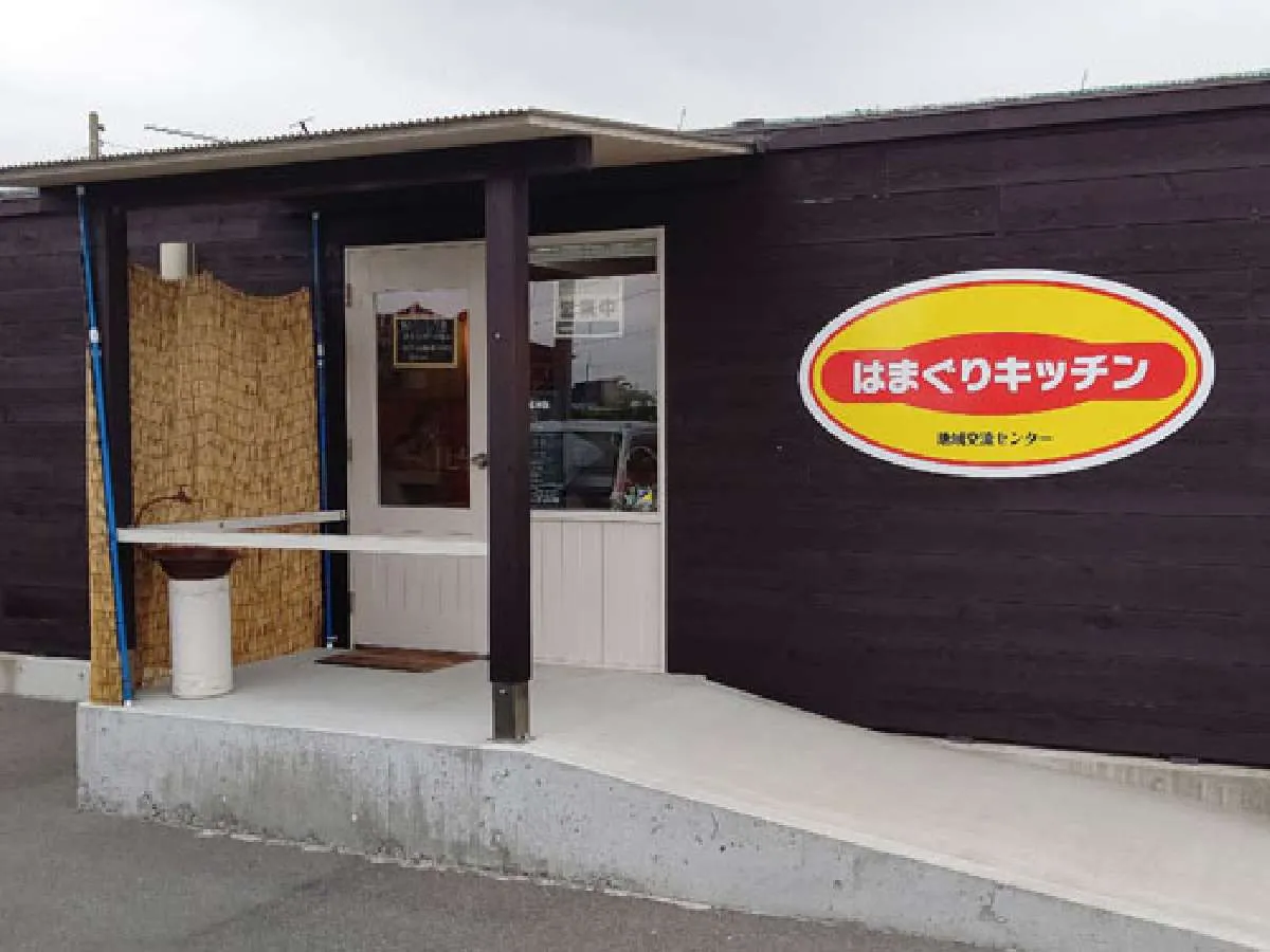 船長のお勧め。地域交流センターとして片貝漁協が営業している『はまぐりキッチン』の「はまぐりカレー」がお勧め