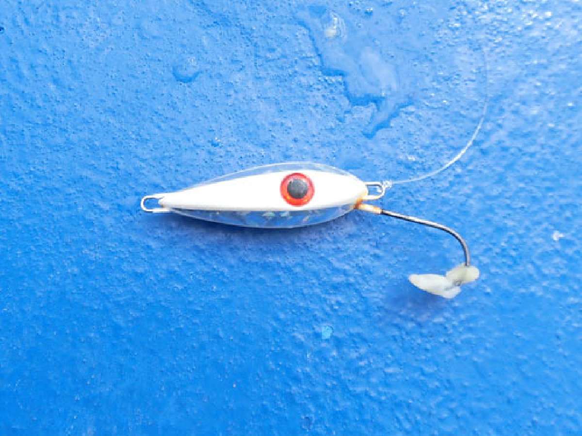 様々な形状のオモリが発売されている