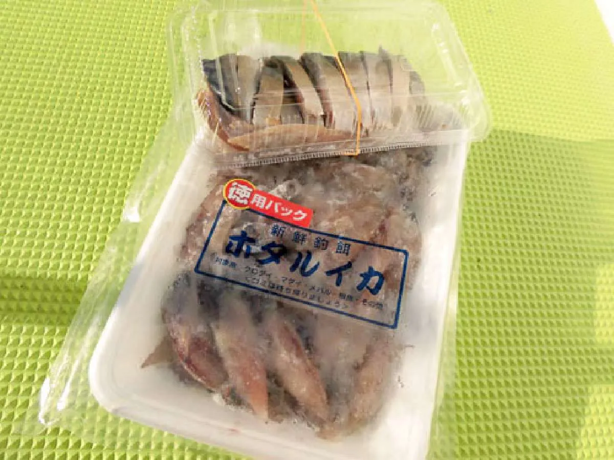 船宿支給の“サバ短”と“ホタルイカ”