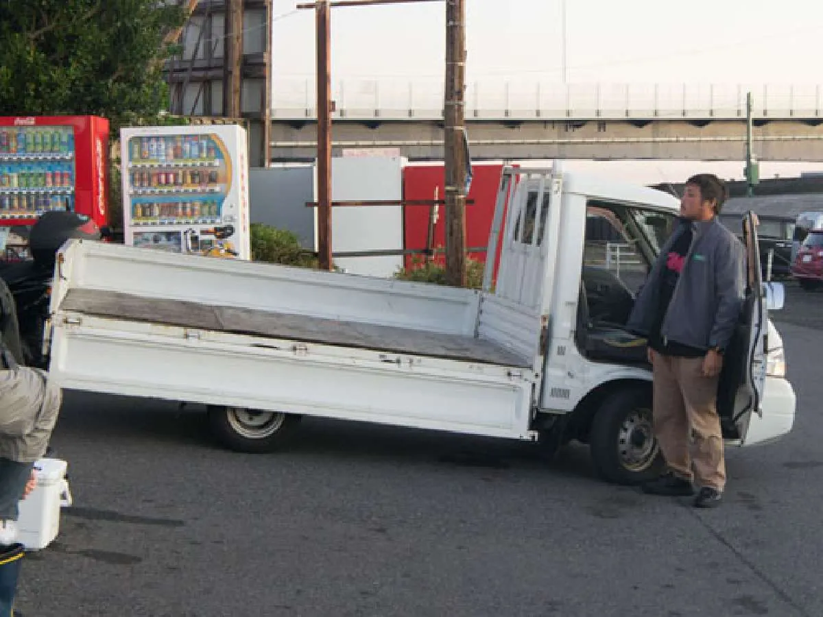 港まで荷物を運んでくれるのはありがたい