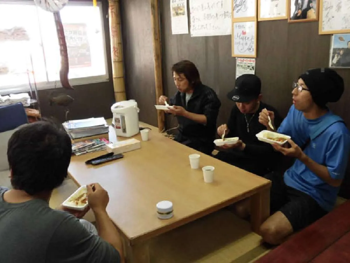 帰着後は船宿でカレーのサービス