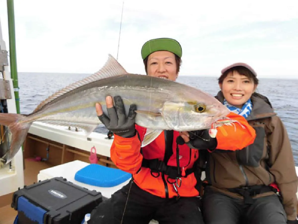 80cm・4kg、ナイスボディのカンパチ