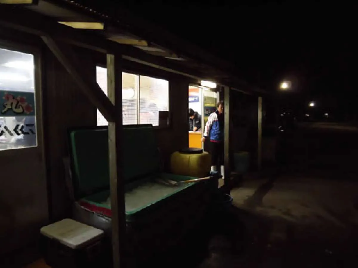 氷は店先の氷箱から各自クーラーへ