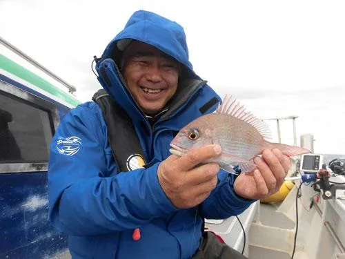 「釣れました！」と、ニッコリ