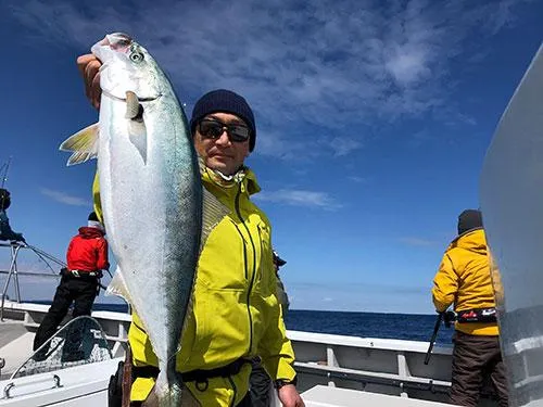 幸先良く、開始直後にワラサをゲット！