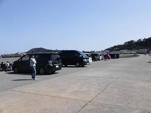 港の駐車スペース