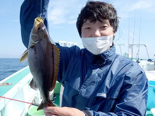 初チャレンジでイサキが釣れた