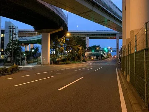 左折箇所は信号と信号の間になるので見落とさないように（写真左側）