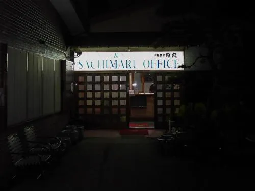 船宿に着いたら釣り物を告げて釣り座の確保を行う